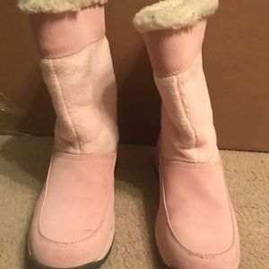 Pink snow boots
